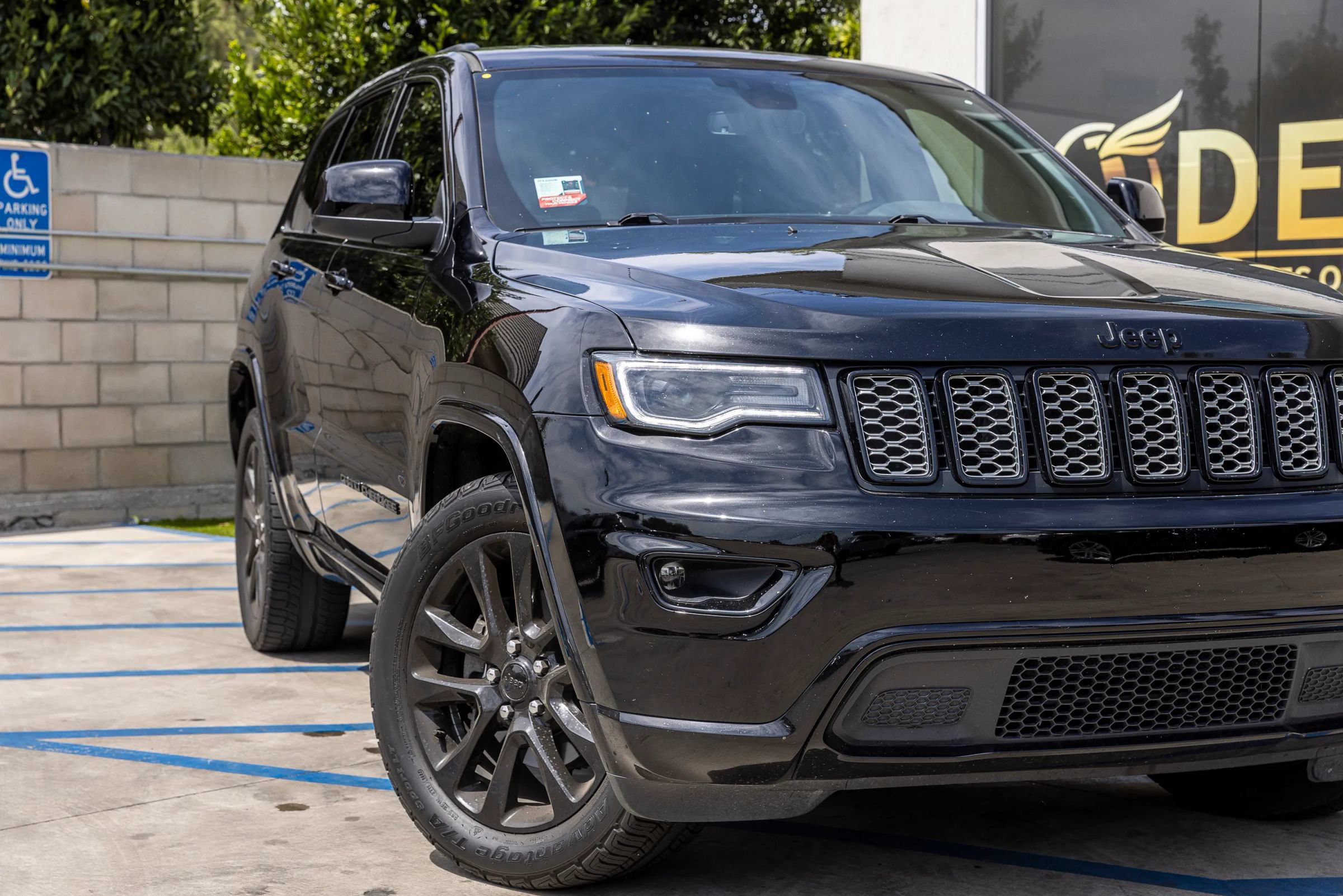 Used 2020 Jeep Grand Cherokee Altitude AWD/4WD image 3