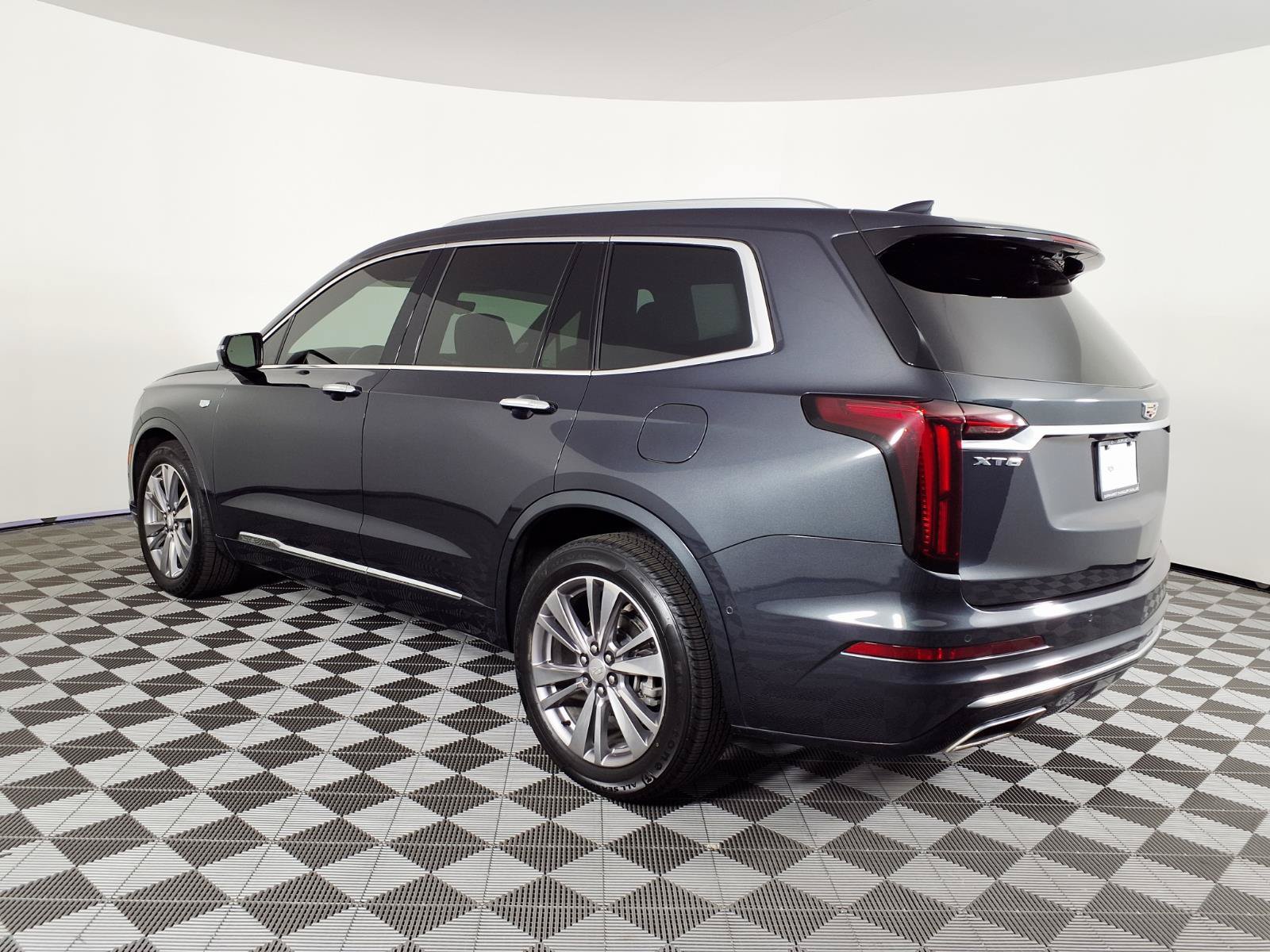 Certified 2023 Cadillac XT6 Premium Luxury w/ Technology Package FWD image 6