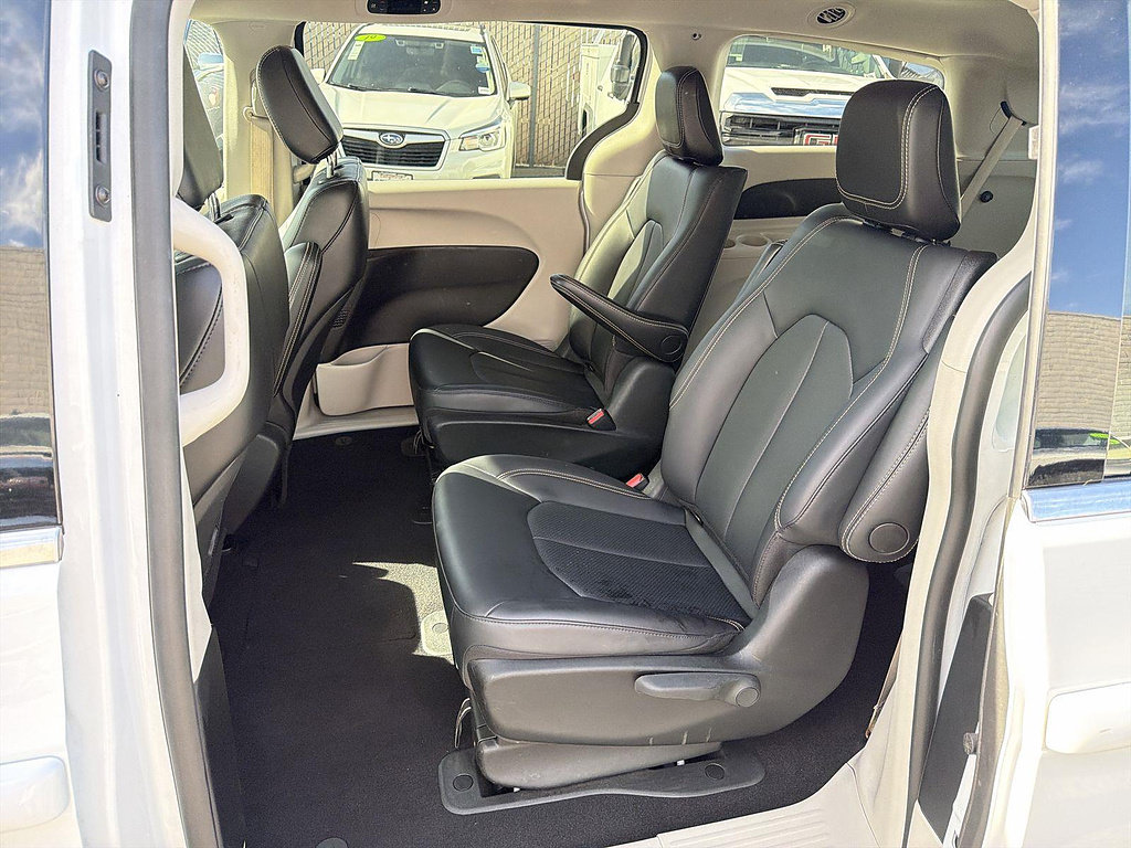 Used 2024 Chrysler Pacifica Limited FWD image 24