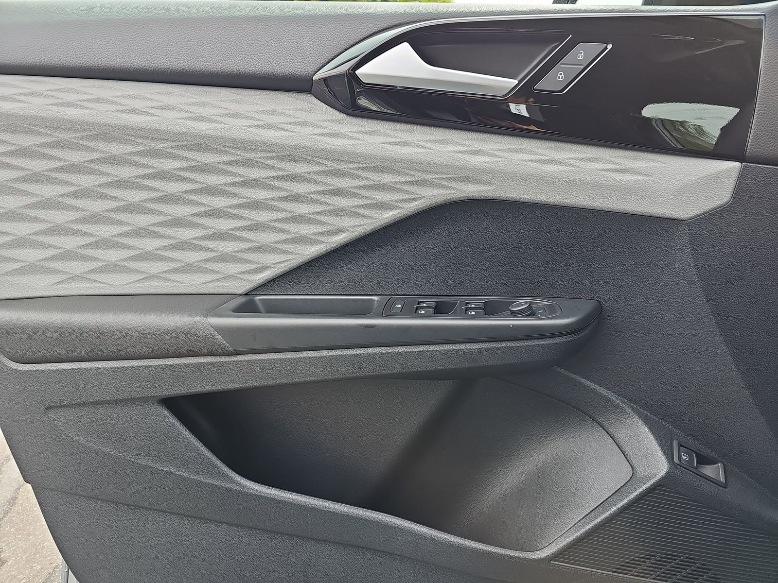 Used 2023 Volkswagen Taos S FWD image 25