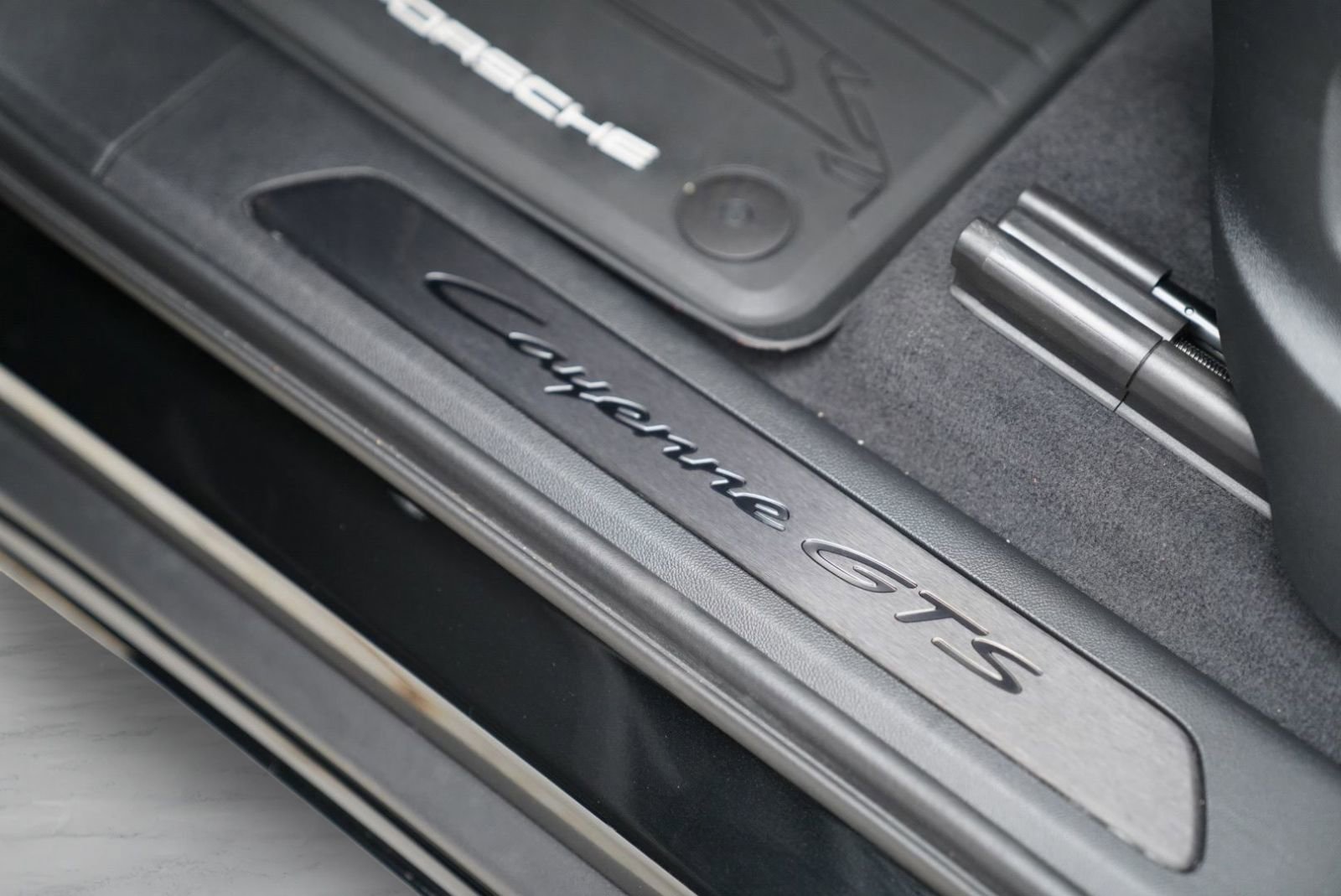 Used 2025 Porsche Cayenne GTS AWD/4WD image 17