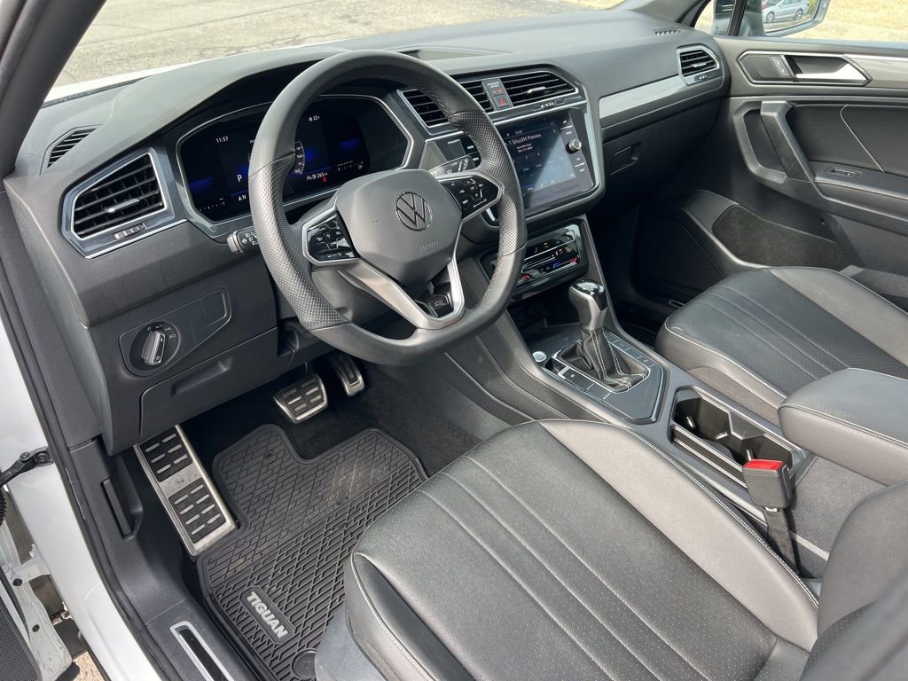 Used 2022 Volkswagen Tiguan SE R-Line image 14