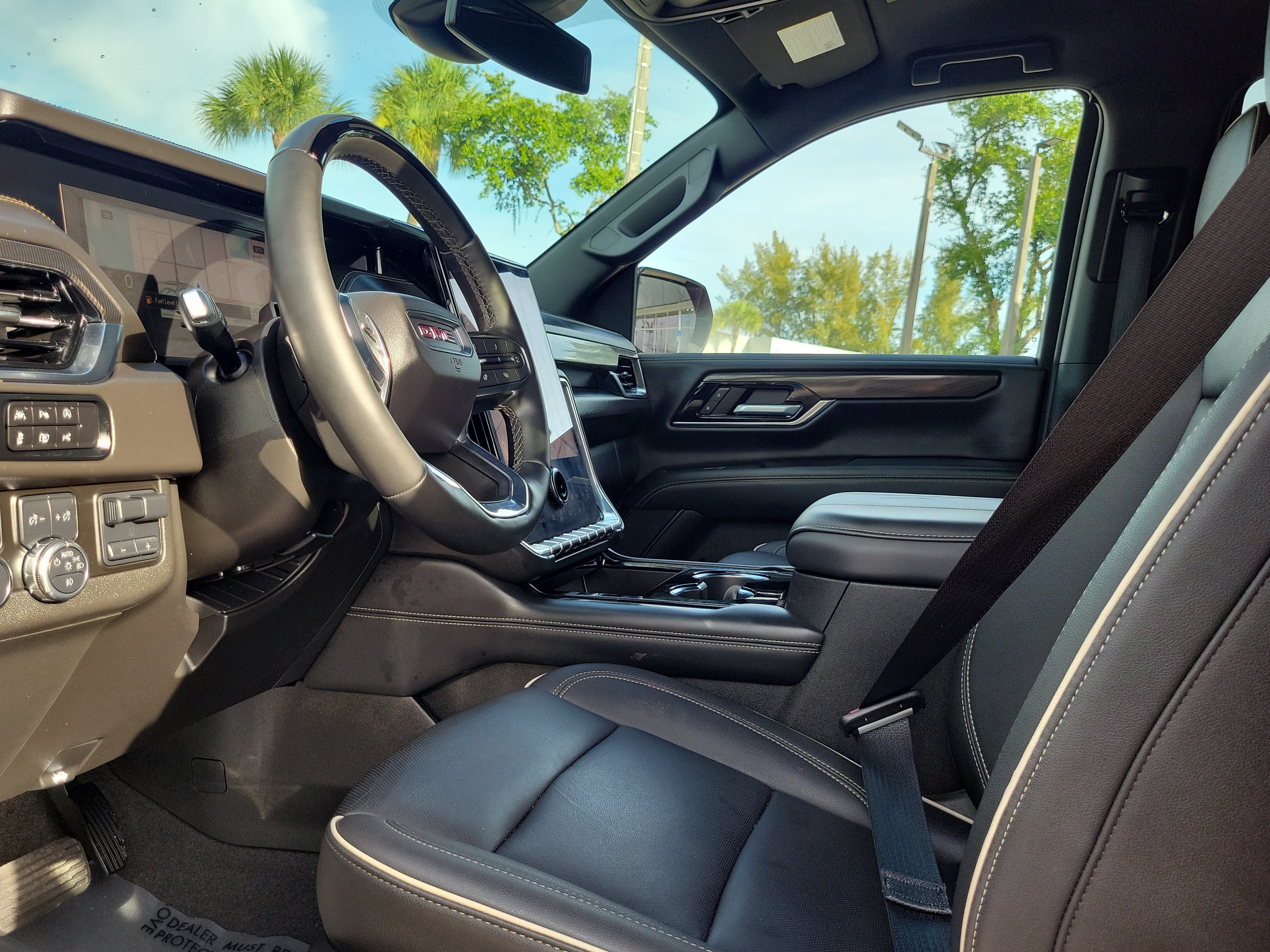 Used 2025 GMC Yukon Elevation RWD image 12