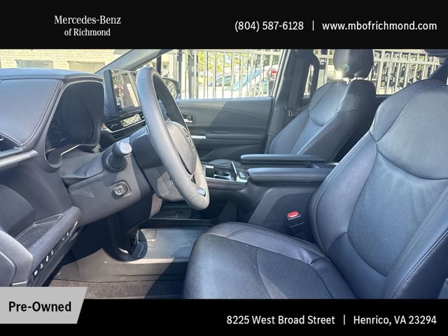 Used 2025 Toyota Sienna Platinum image 17
