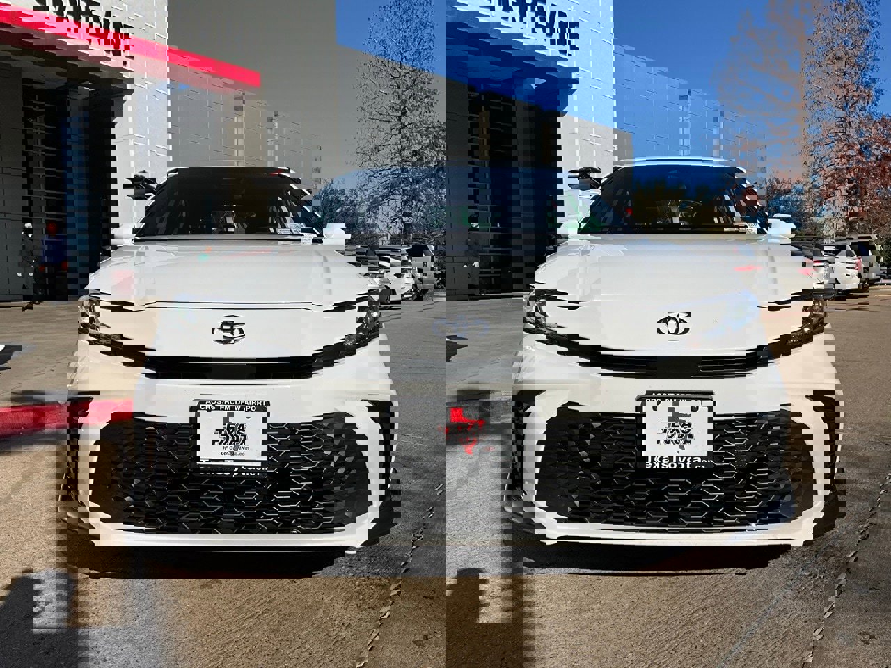 Used 2025 Toyota Camry SE image 4