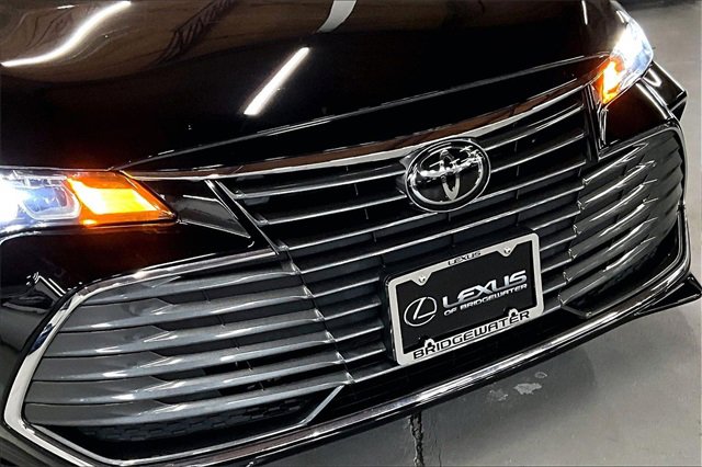 Used 2021 Toyota Avalon XLE w/ Moonroof Package image 33