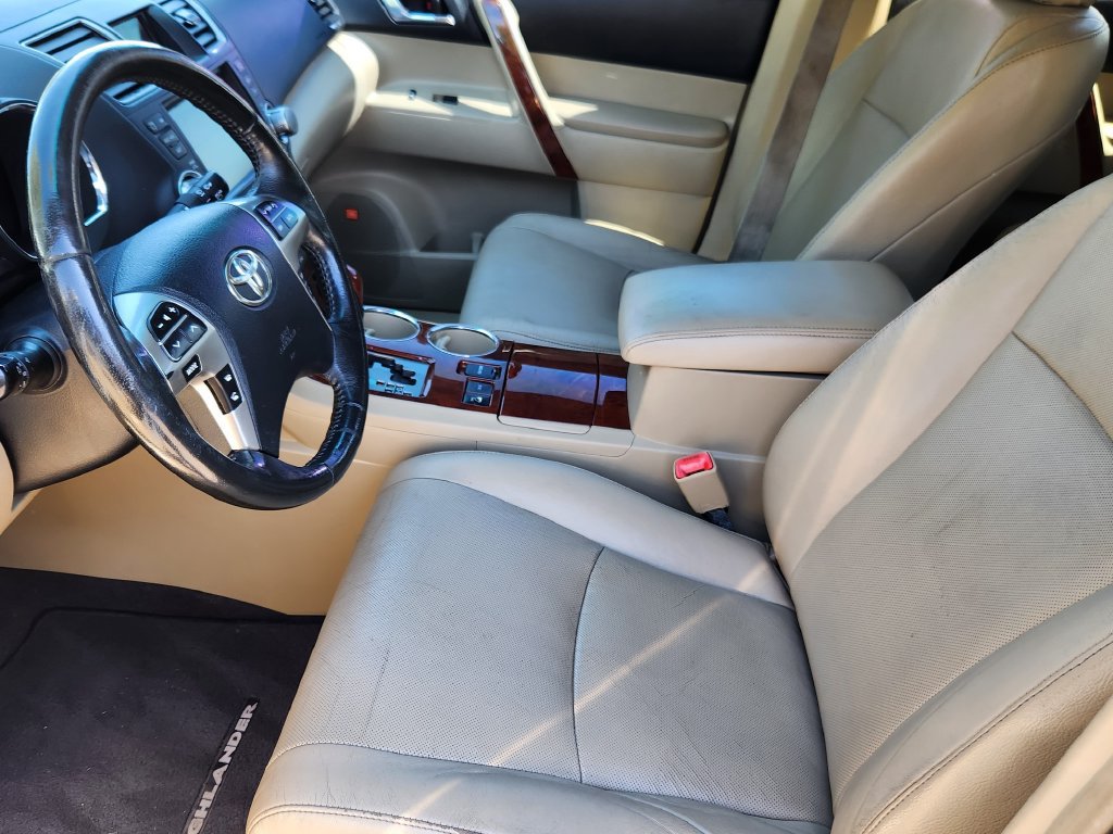 Used 2011 Toyota Highlander Limited w/ Tow Pkg AWD/4WD image 7