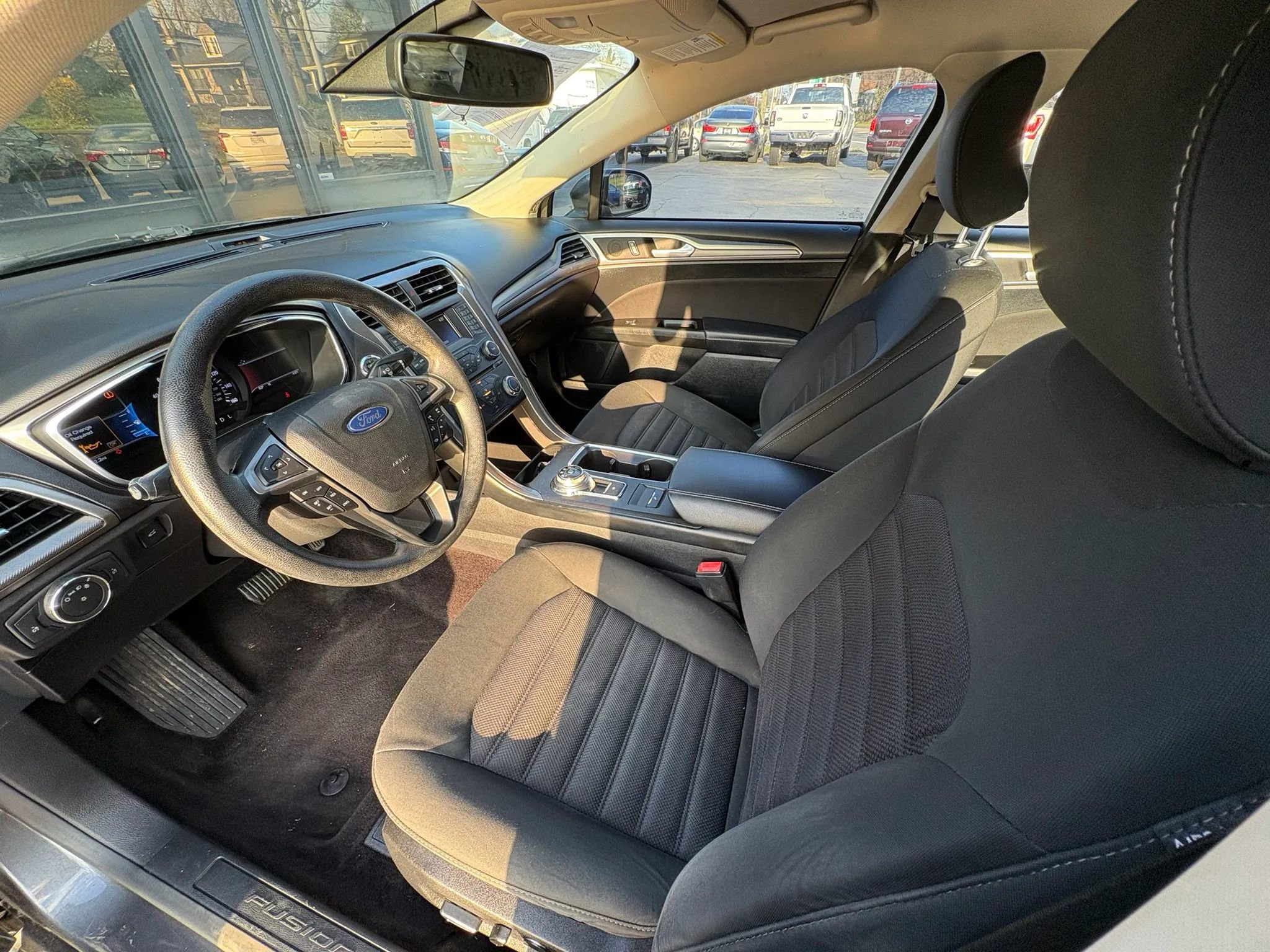 Used 2017 Ford Fusion SE image 11