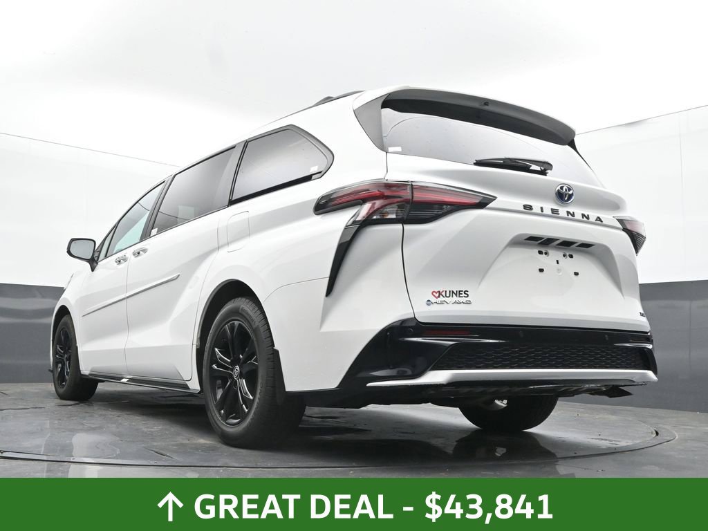 Used 2025 Toyota Sienna XSE AWD/4WD image 42