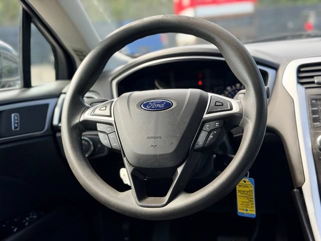 Used 2016 Ford Fusion SE FWD image 19