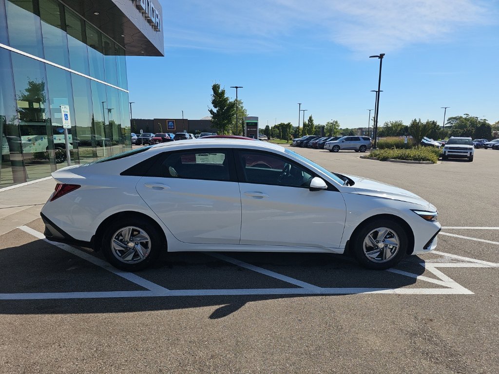 New 2026 Hyundai Elantra SE FWD image 6