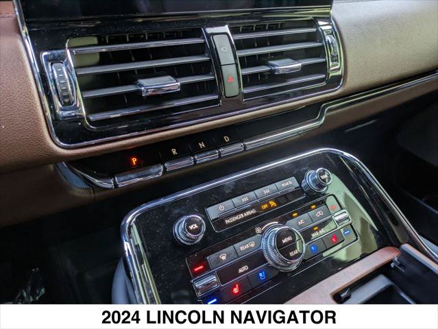 Used 2024 Lincoln Navigator Reserve AWD/4WD image 23