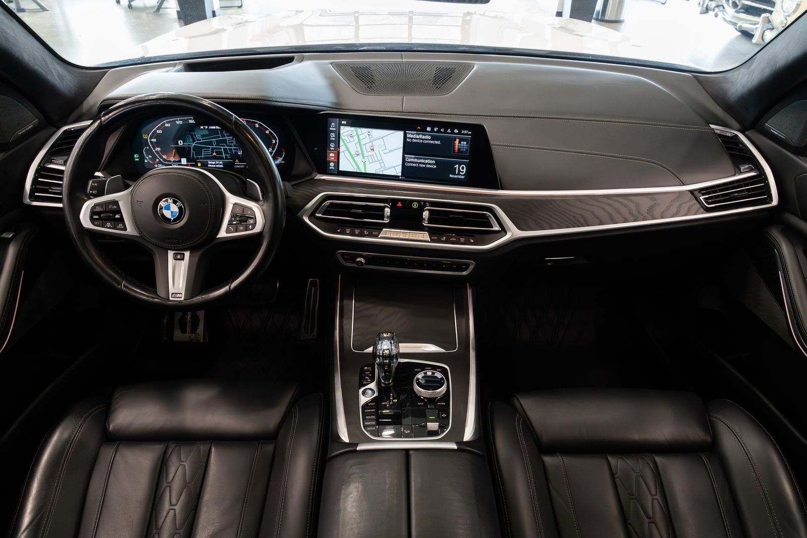 Used 2022 BMW X7 M50i image 9