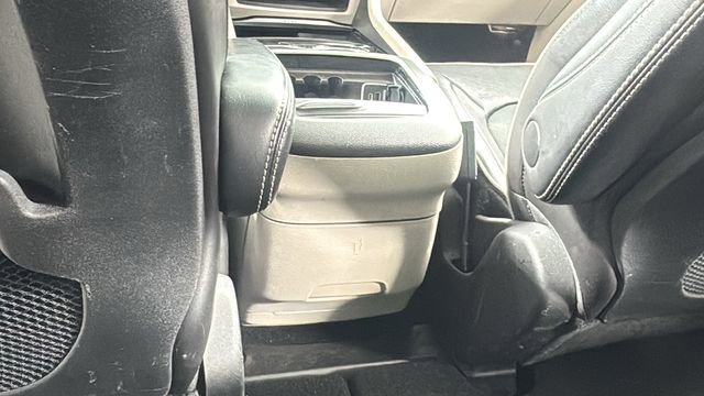 Used 2023 Chrysler Pacifica Limited image 40