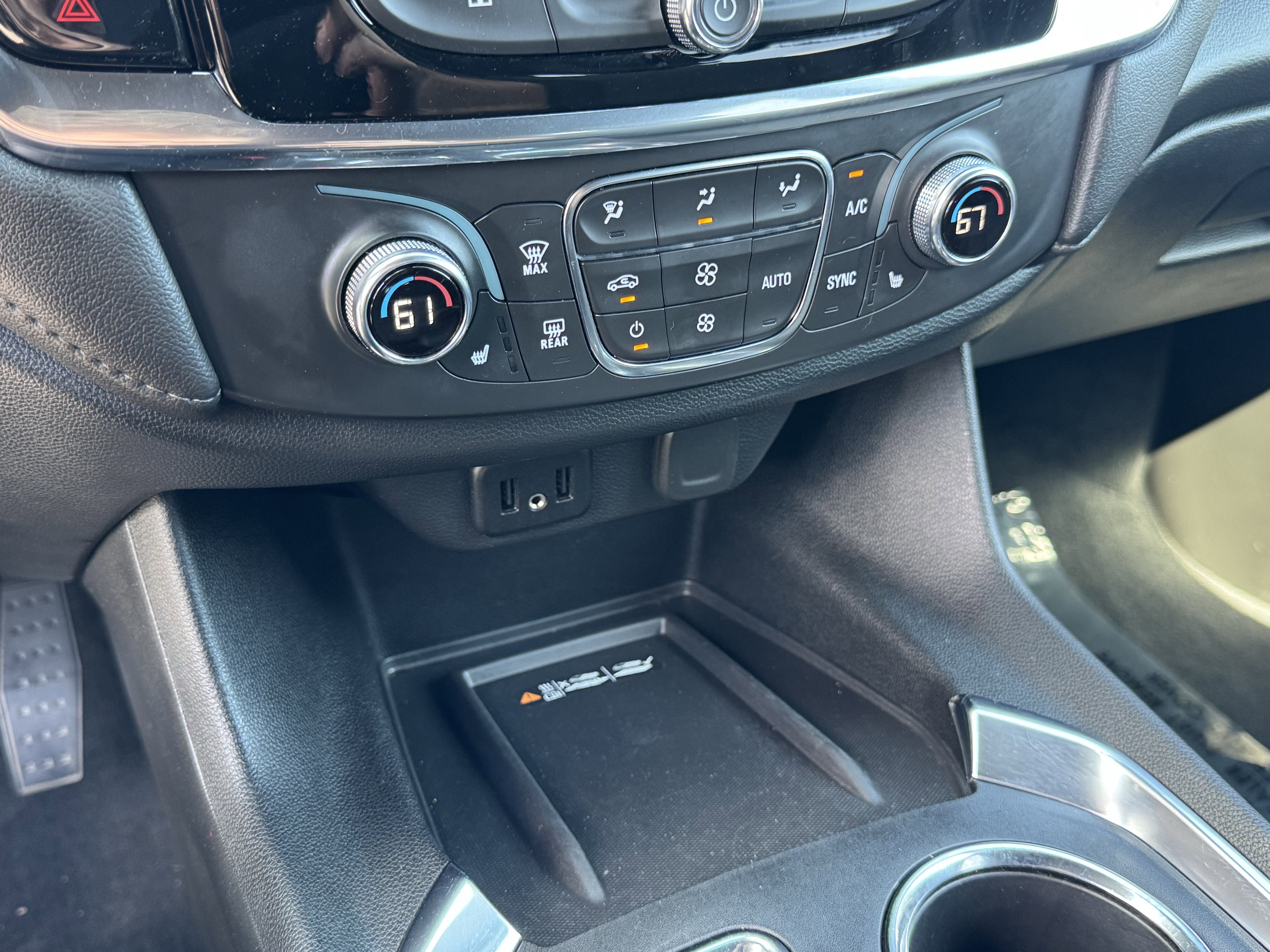 Used 2023 Chevrolet Traverse LT image 28