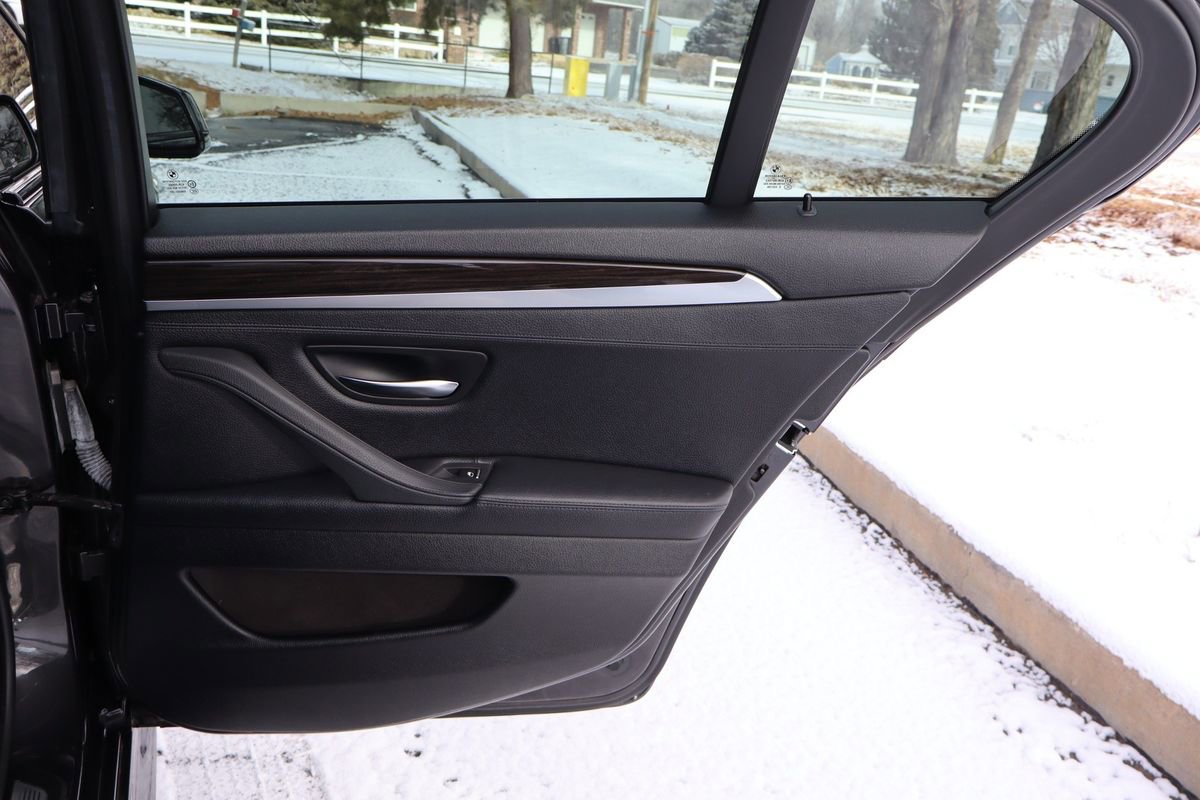 Used 2013 BMW 550i xDrive Sedan image 25