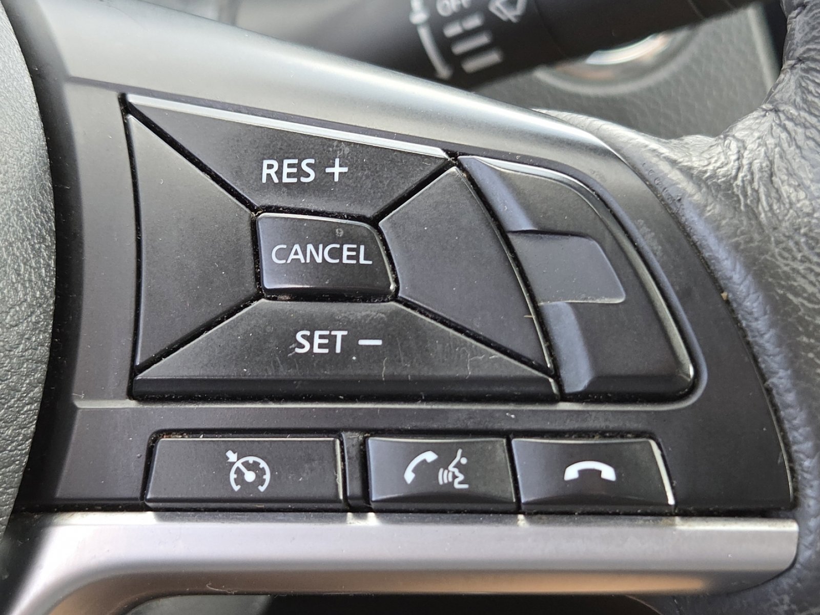 Used 2017 Nissan Rogue SV image 29