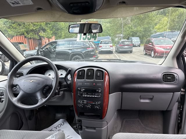 Used 2005 Chrysler Town & Country LX w/ Popular Equipment Group II FWD image 12