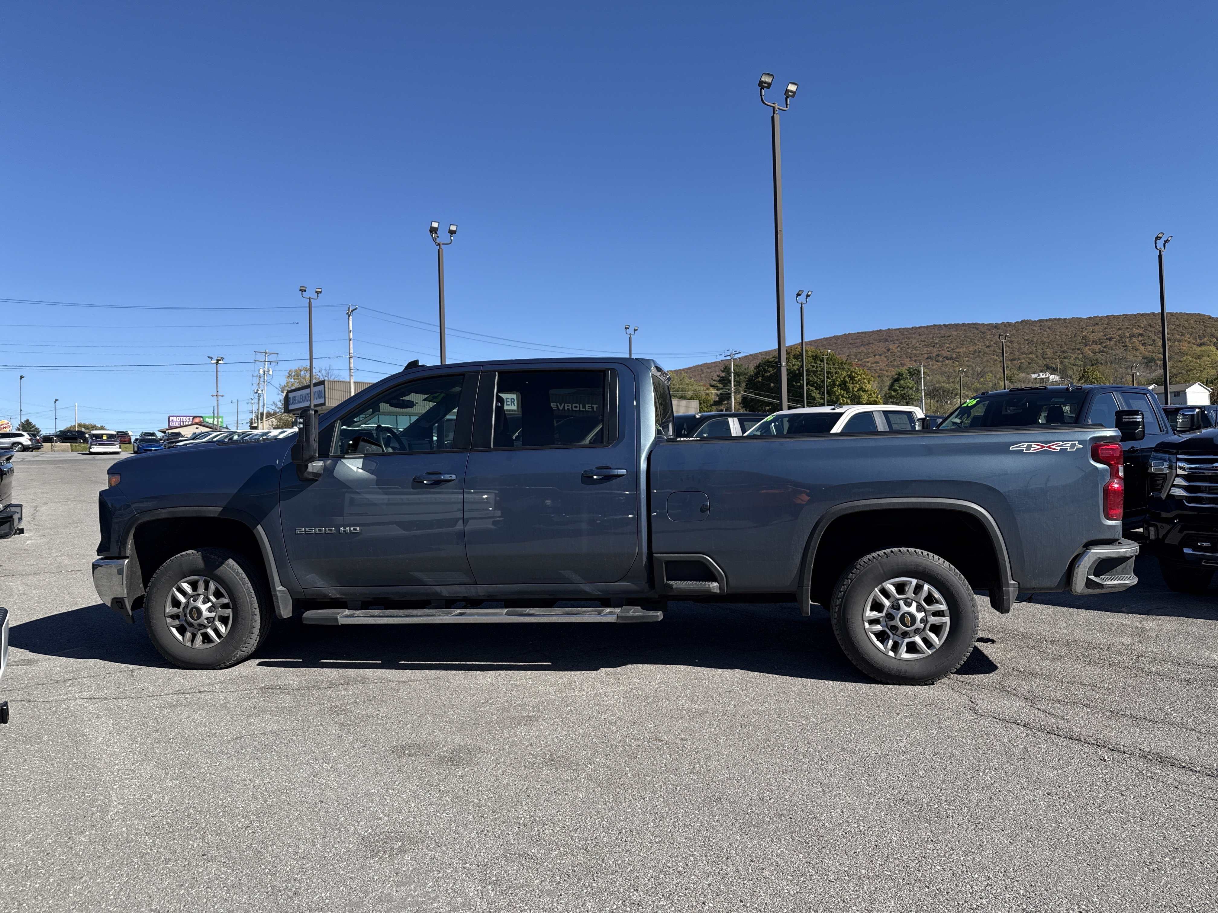 Used 2025 Chevrolet Silverado 2500 LT w/ Convenience Package AWD/4WD image 7