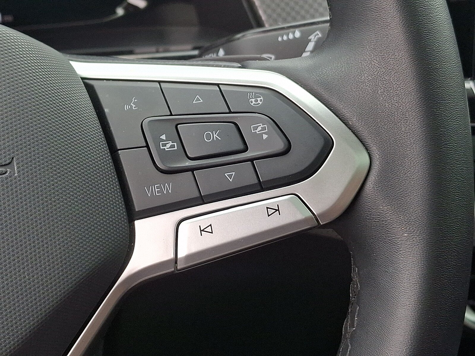 Used 2024 Volkswagen Atlas Peak Edition SE AWD/4WD image 22