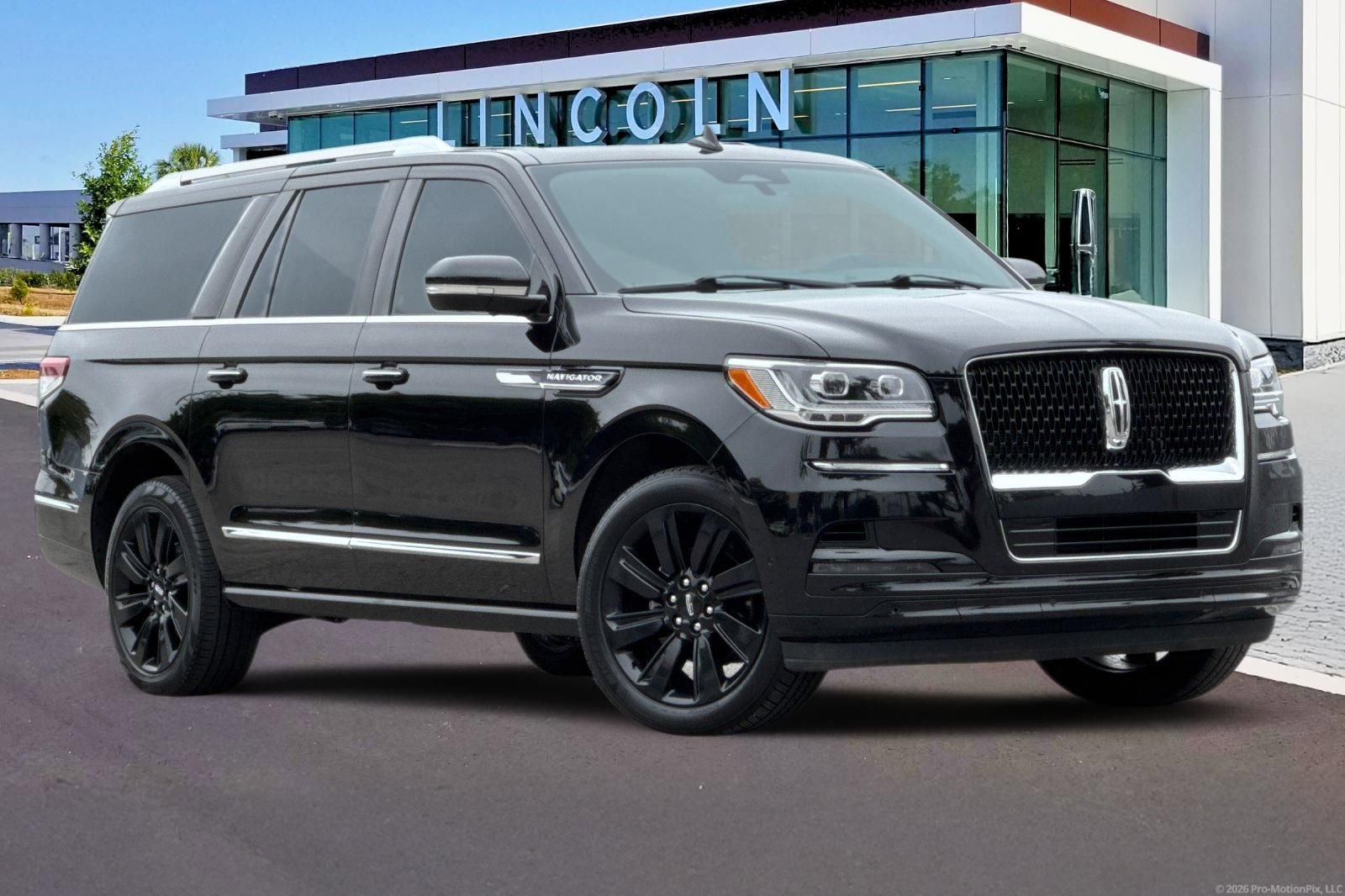 Certified 2023 Lincoln Navigator L Reserve AWD/4WD image 2