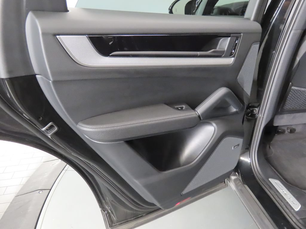 Certified 2024 Porsche Cayenne AWD/4WD image 44
