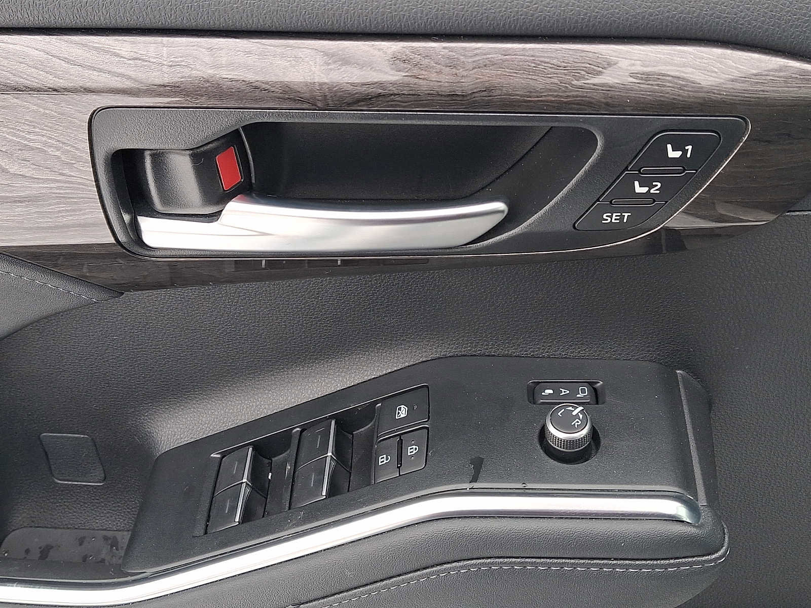 Used 2024 Toyota Highlander Platinum image 12