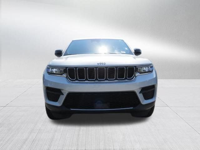 Certified 2024 Jeep Grand Cherokee Laredo X w/ Luxury Tech Group I RWD image 7