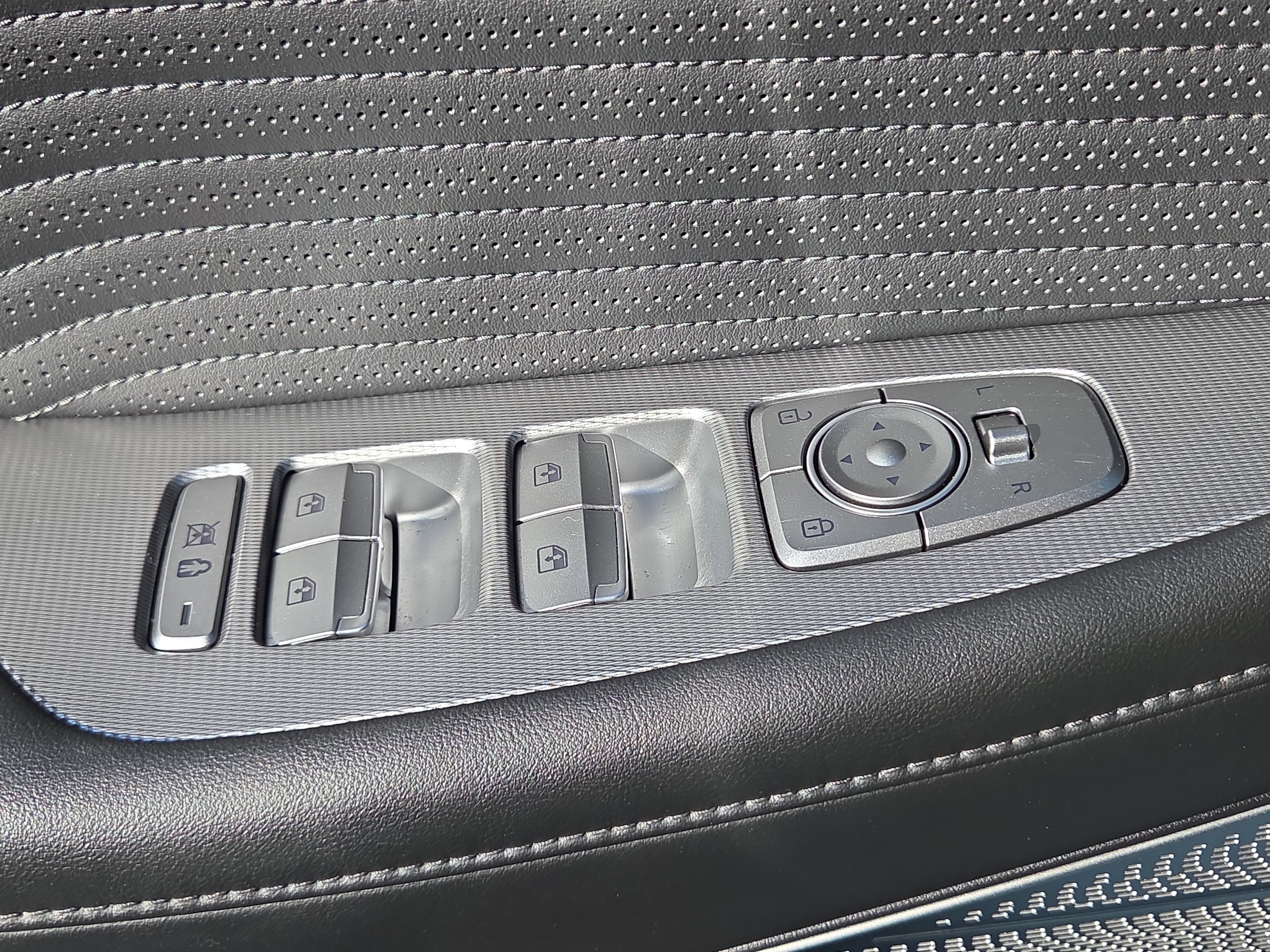 Used 2024 Hyundai Palisade Calligraphy image 37