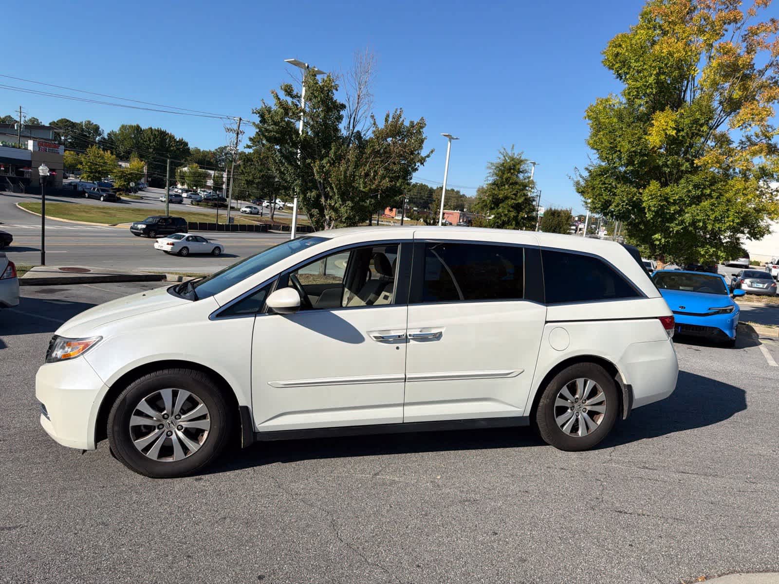 Used 2016 Honda Odyssey SE image 6