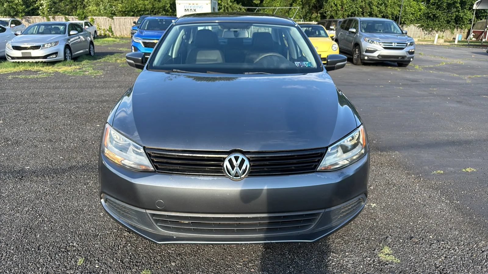 Used 2012 Volkswagen Jetta SE FWD image 2