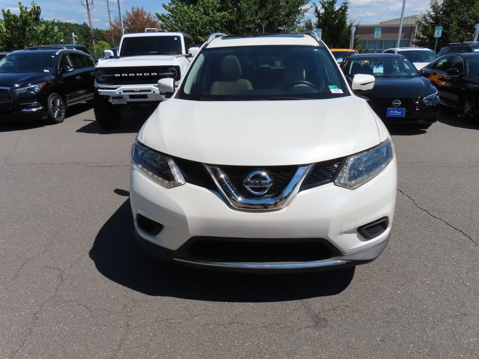 Used 2016 Nissan Rogue SV w/ SV Premium Package AWD/4WD image 2