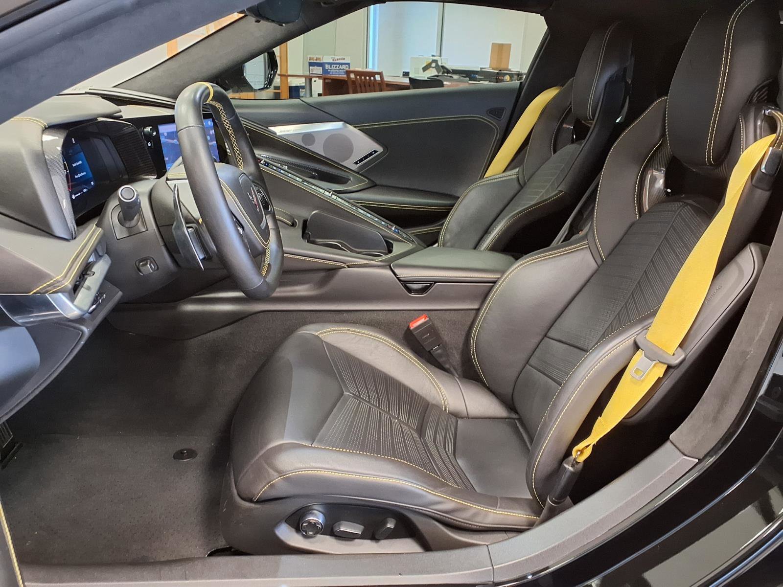 Used 2021 Chevrolet Corvette Stingray Premium Cpe w/ Z51 Performance Package RWD image 18