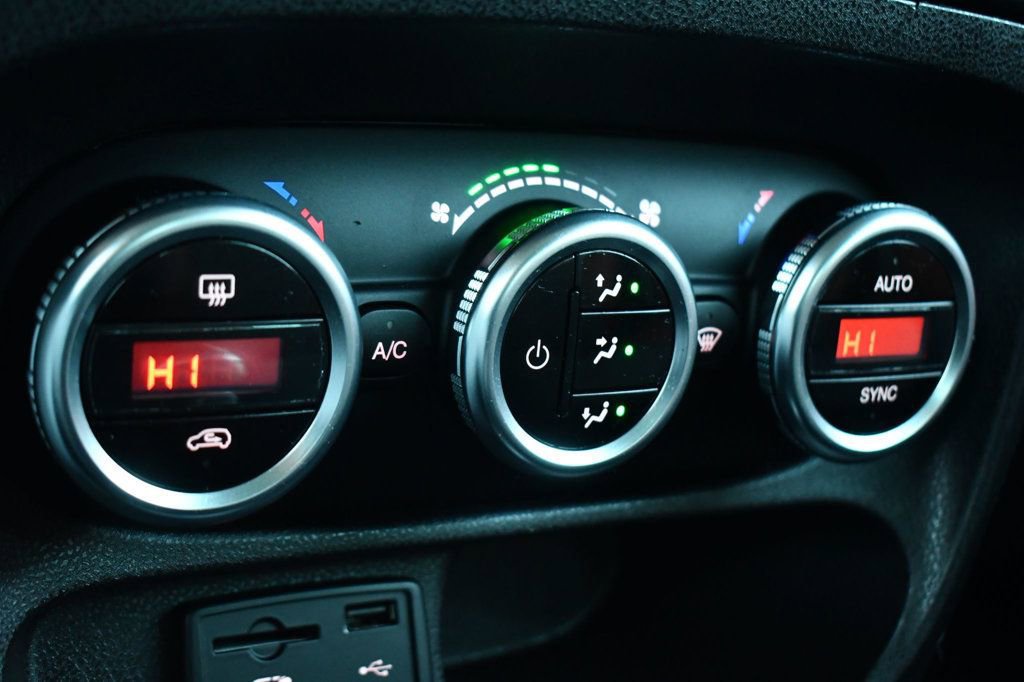 Used 2014 FIAT 500L Trekking w/ Popular Equipment Group image 35