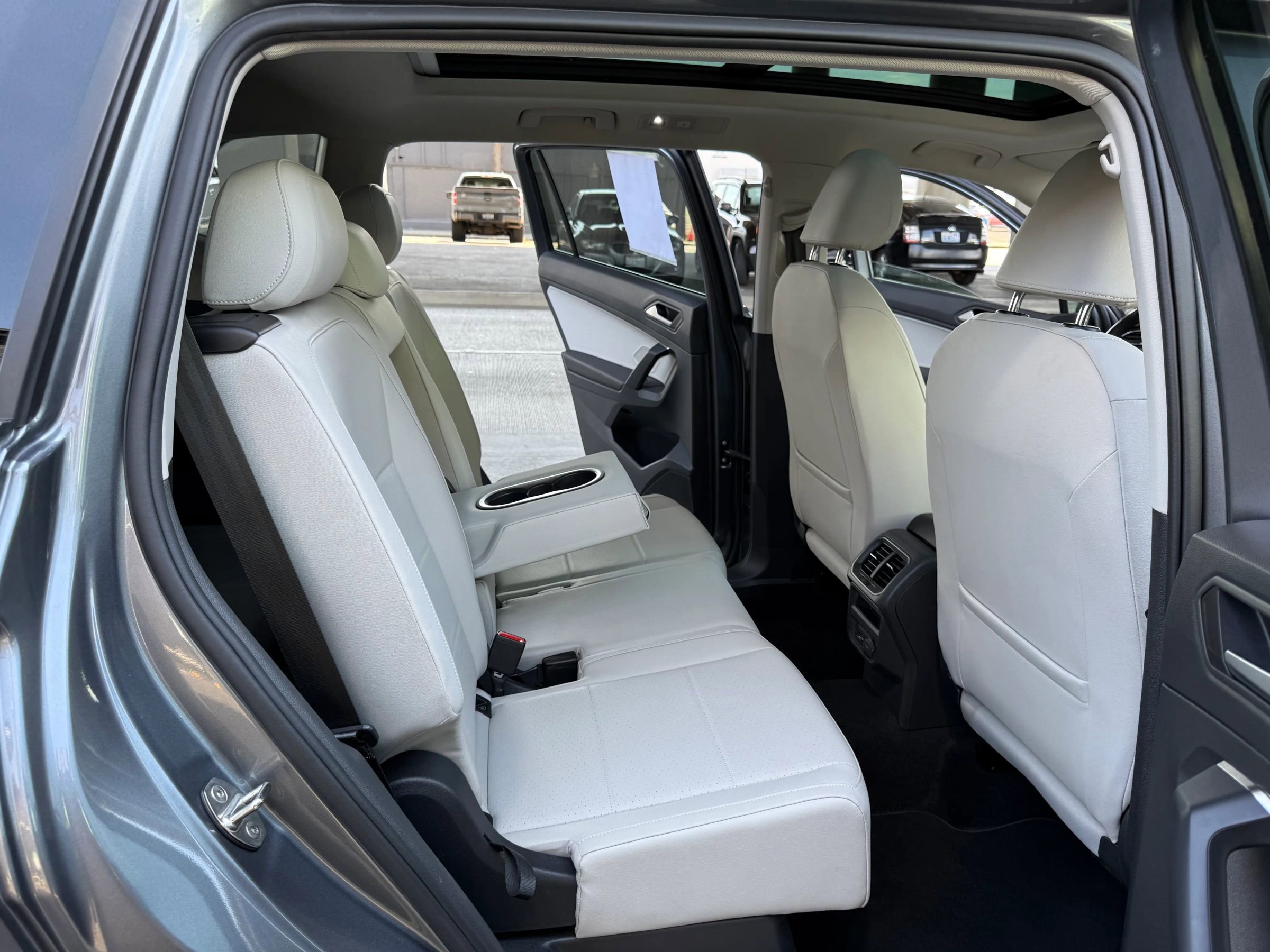 Used 2019 Volkswagen Tiguan SE w/ Panoramic Sunroof Package image 23