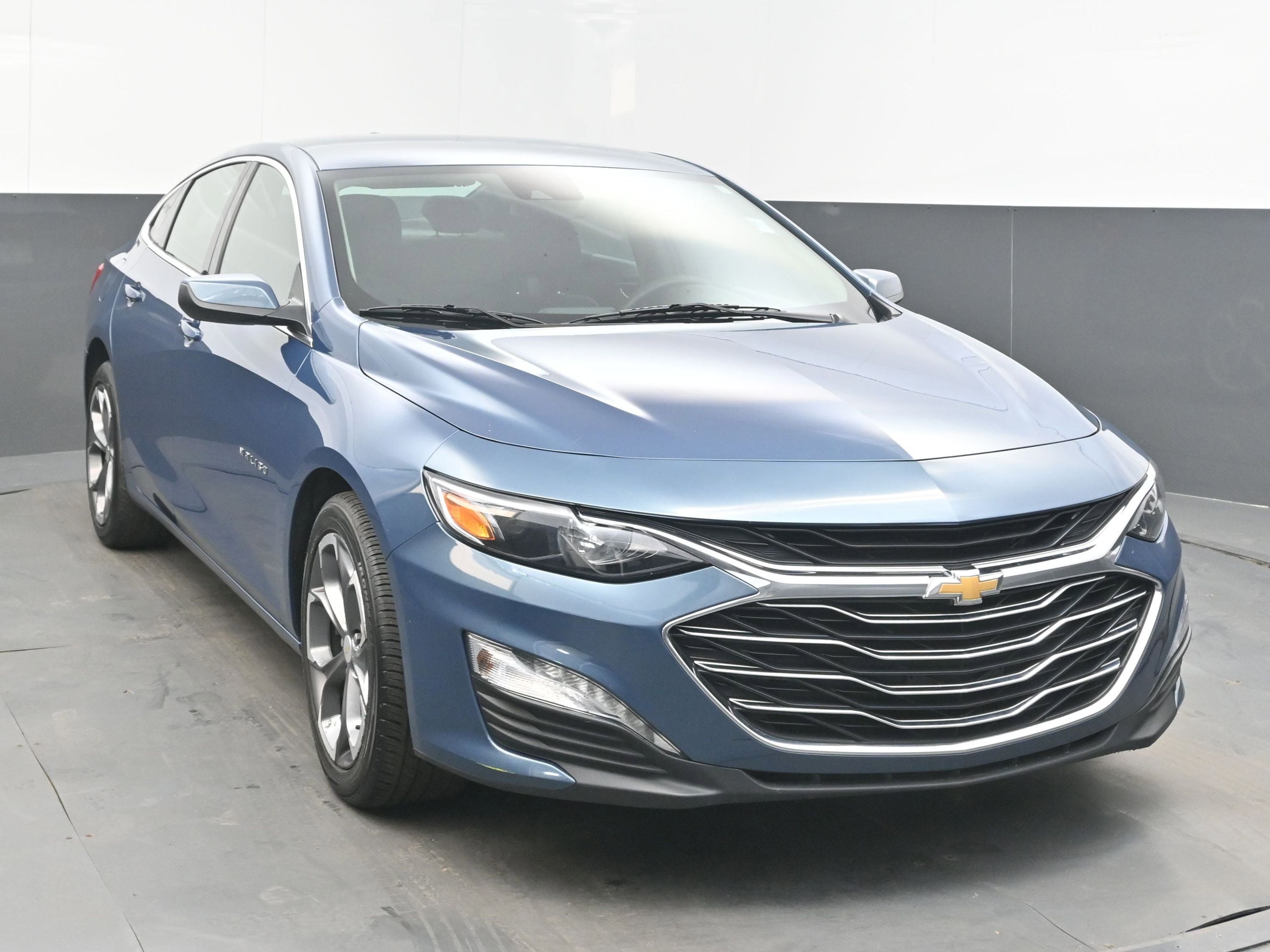 Used 2024 Chevrolet Malibu LT FWD image 3
