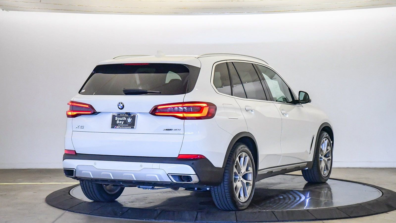 Certified 2022 BMW X5 xDrive40i w/ Parking Assistance Package image 4