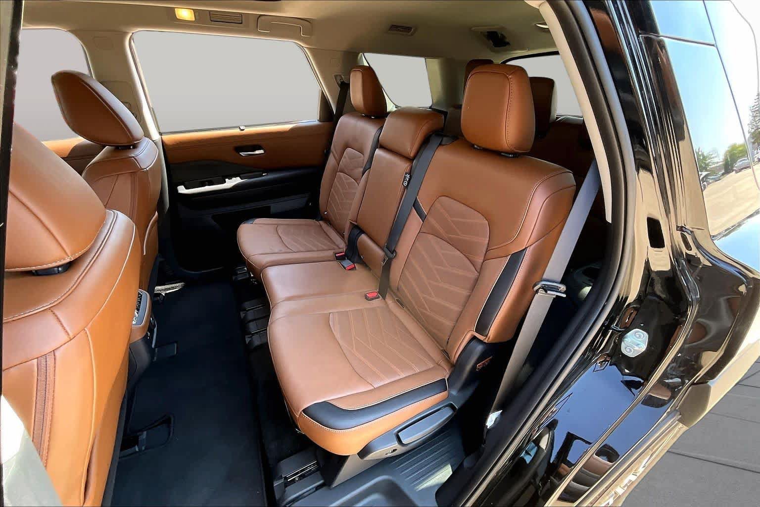 Certified 2025 Nissan Pathfinder Platinum w/ Cargo Package FWD image 18
