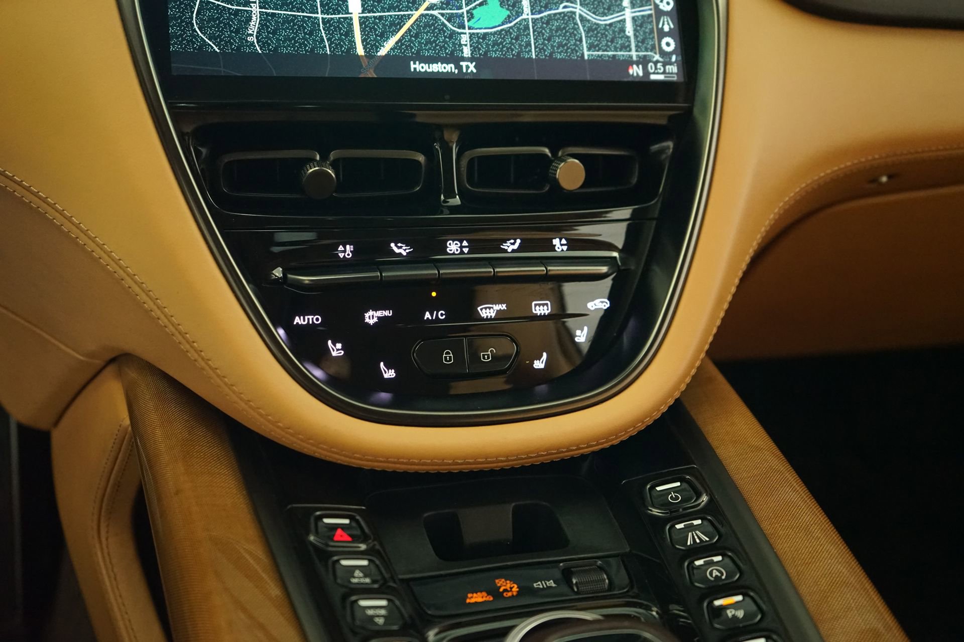 Used 2021 Aston Martin DBX AWD/4WD image 15