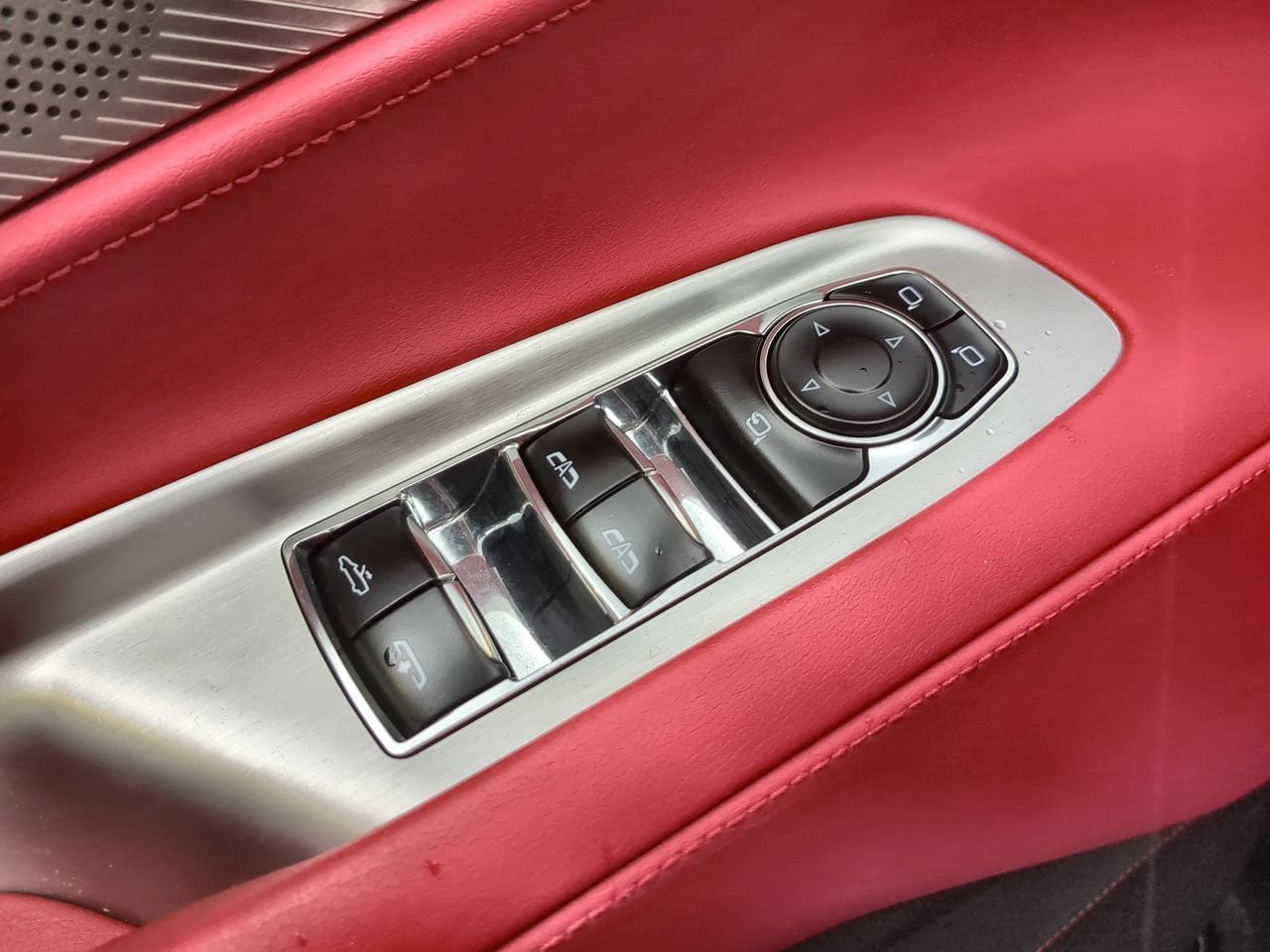 Used 2023 Chevrolet Corvette Stingray Preferred Conv w/ Z51 Performance Package RWD image 22
