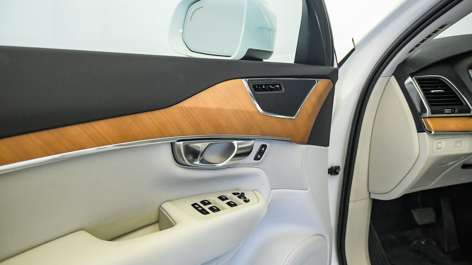 Certified 2022 Volvo XC90 T5 Momentum AWD/4WD image 27