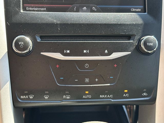 Used 2014 Ford Fusion SE FWD image 20