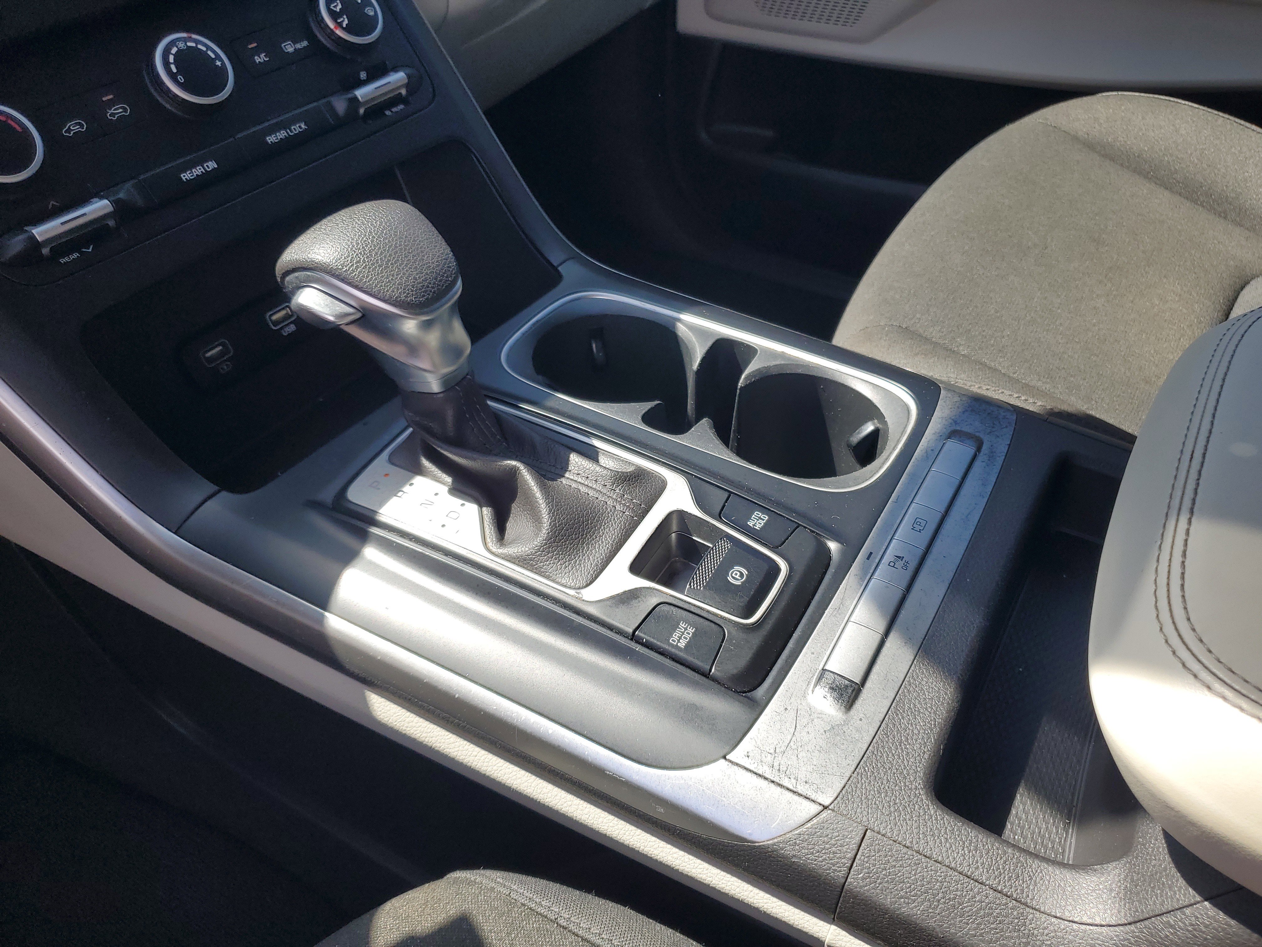 Used 2023 Kia Carnival LX image 24