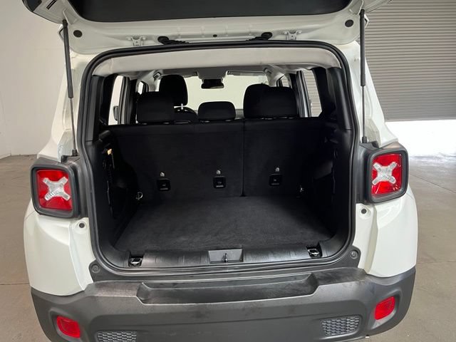 Used 2023 Jeep Renegade Latitude AWD/4WD image 16