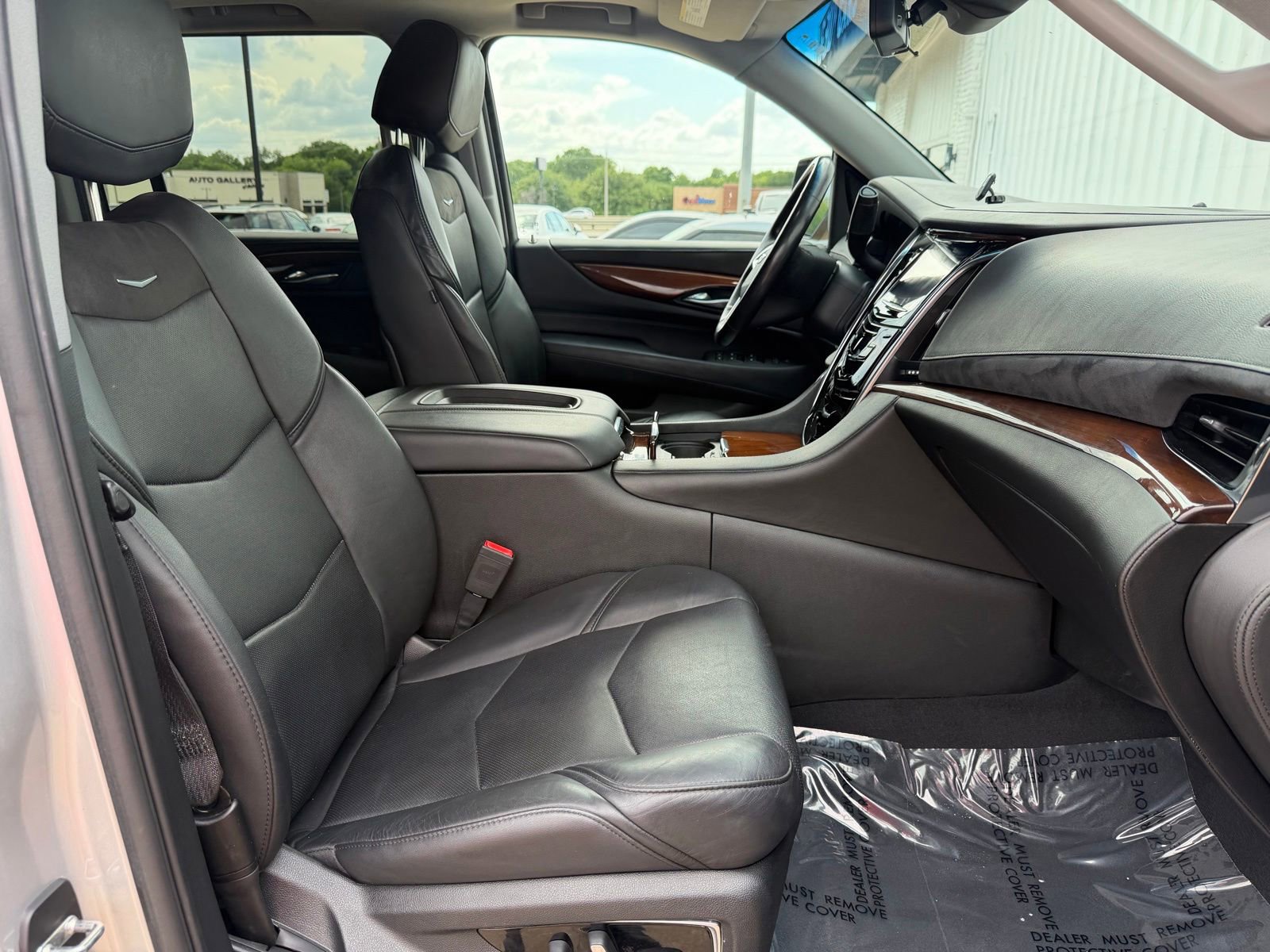 Used 2018 Cadillac Escalade ESV Luxury AWD/4WD image 25
