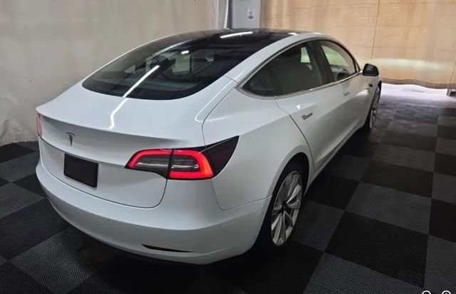 Used 2020 Tesla Model 3 Standard Range Plus RWD image 2