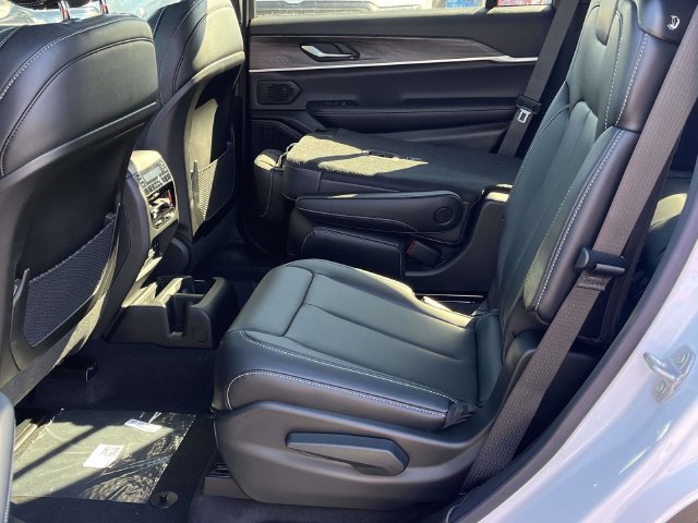 New 2027 Jeep Grand Cherokee L Limited AWD/4WD image 13