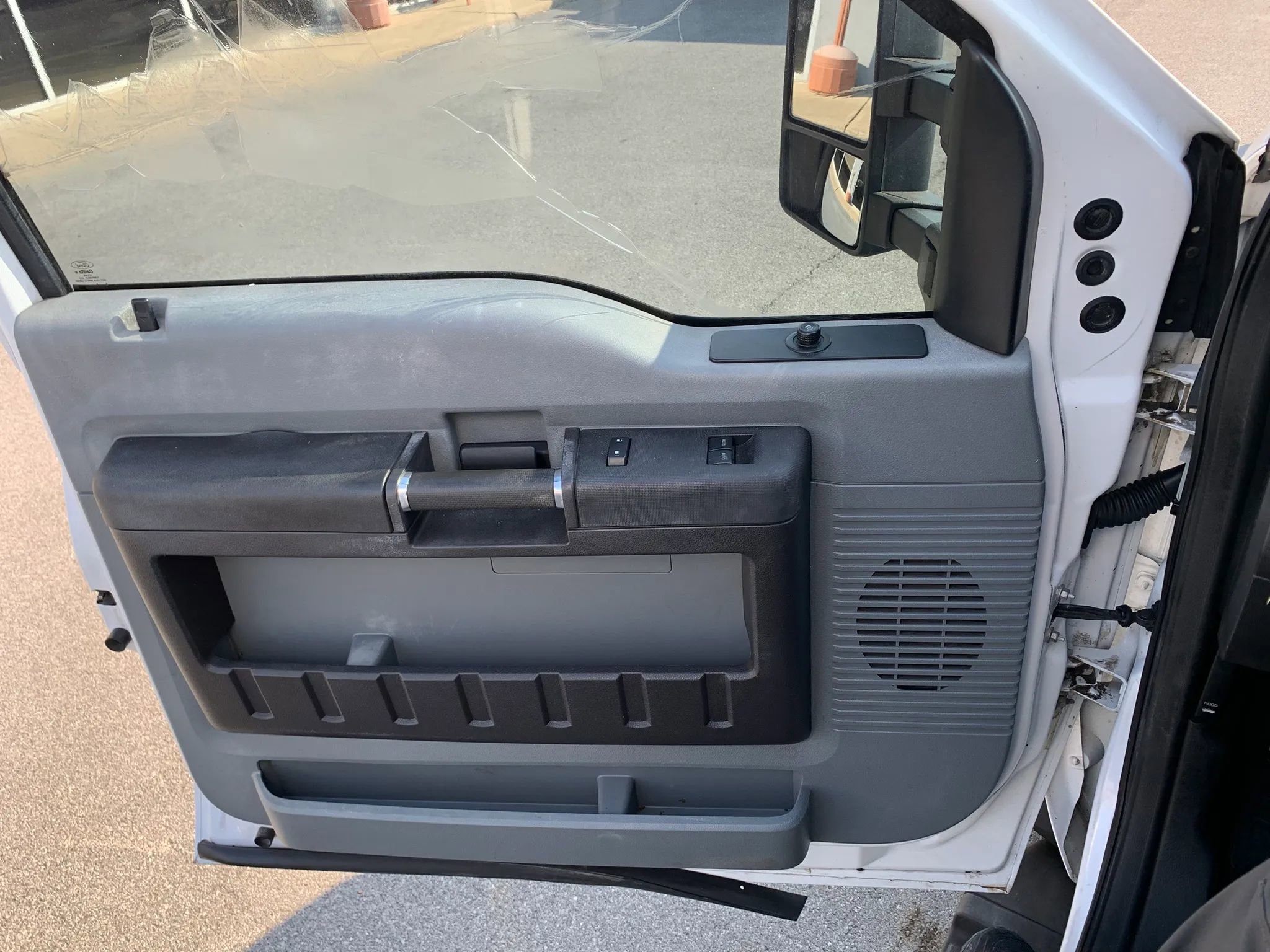 Used 2016 Ford F550 4x4 Regular Cab Super Duty image 9