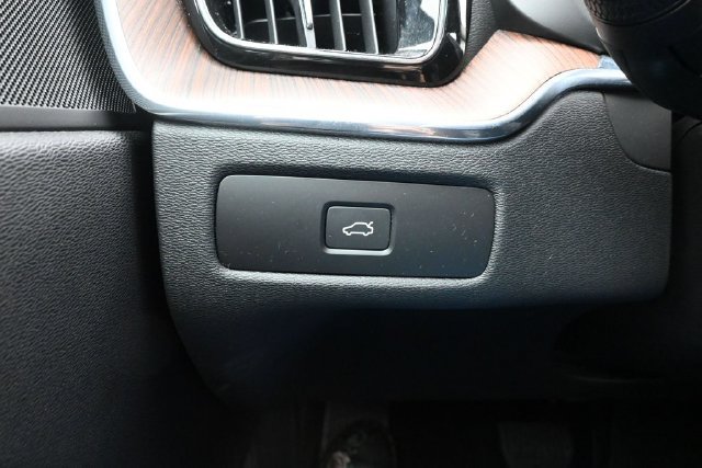 Used 2024 Volvo XC60 B5 Plus w/ Protection Package Premier AWD/4WD image 27