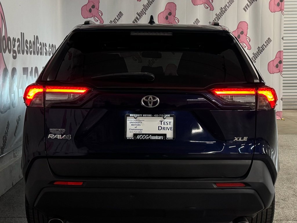 Used 2020 Toyota RAV4 XLE Premium image 11